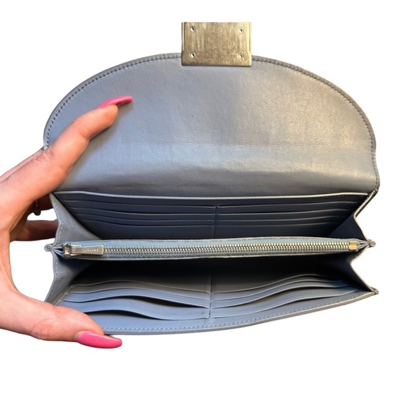 CELINE RARE LARGE PERIWINKLE PEBBLED LEATHER WALLET - Picture 2 of 15